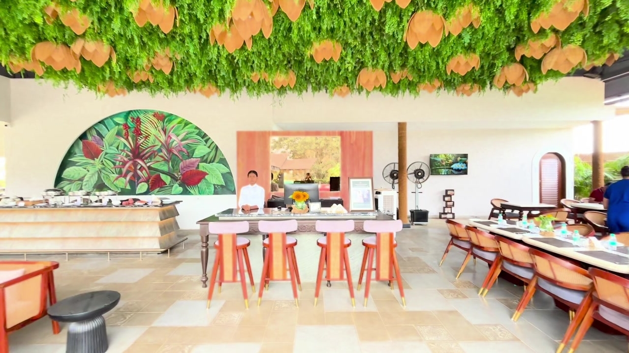 Reception & restaurant — Inside the restaurant, original capture